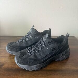 Skechers D'Lites Women's Size 8.5 Wide Fit Triple Black Comfort Walking Sneakers